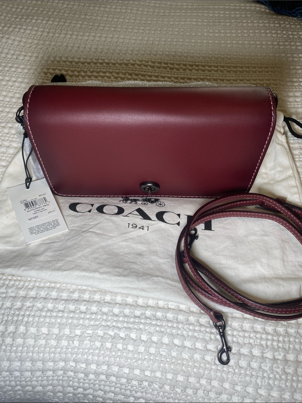 NWT Coach Burnished Bordeaux & 1941 Red color combo Dinky-GloveTanned leather ♥️